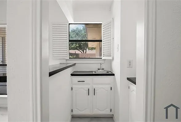 1629 Glencairn Ln — Photo 13