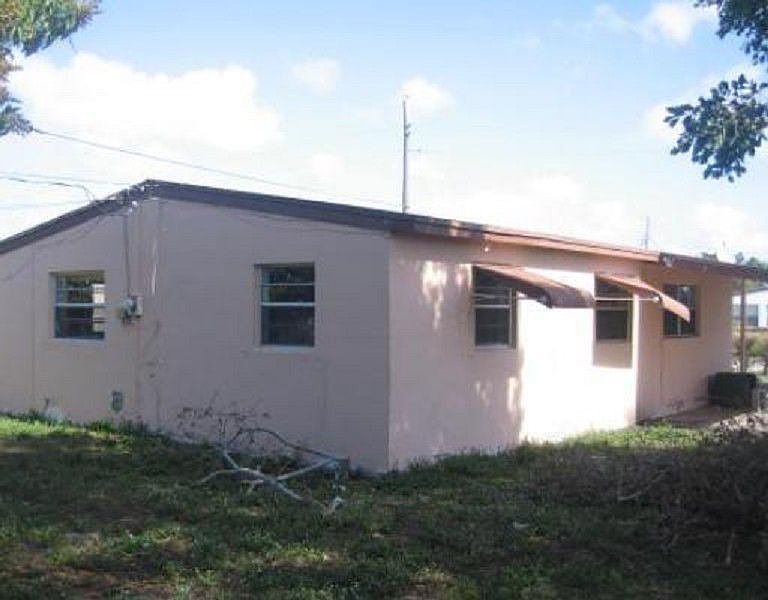 2nd image of 520 SW 15th Ave
