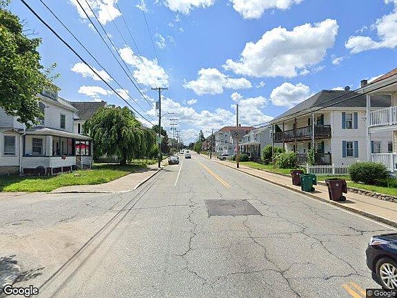 Exterior Neighborhood (street photo)
