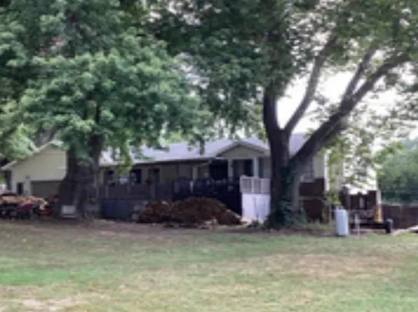 3112 NW Rochester Rd, Topeka, KS 66617