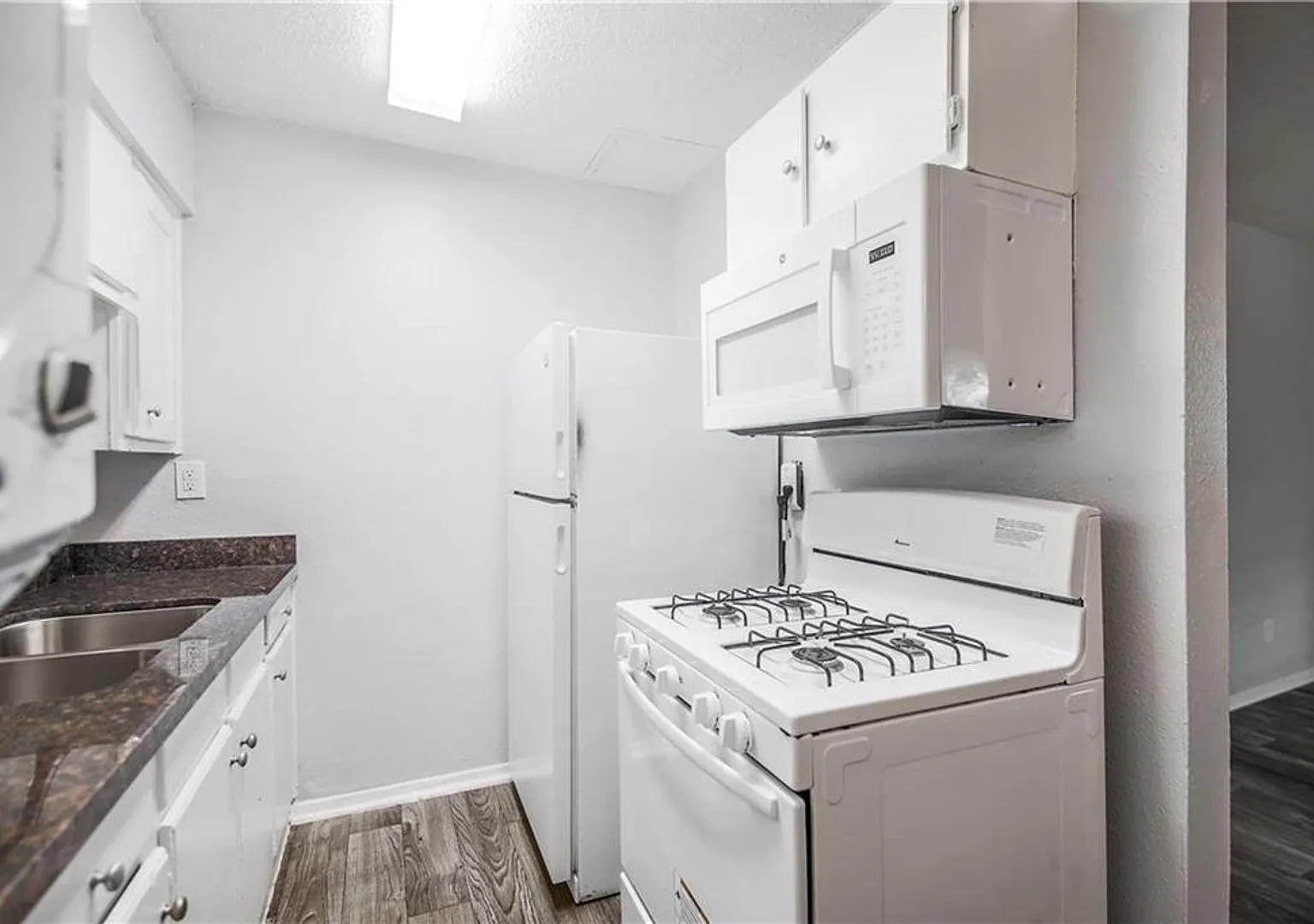 2401 Manor Rd #221 — Photo 1