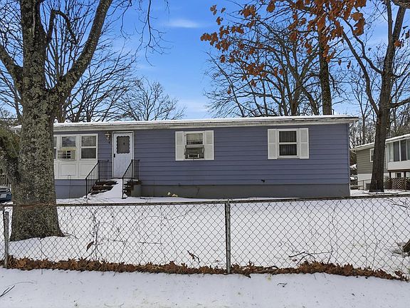 2nd image of 4 Boxwood Rd