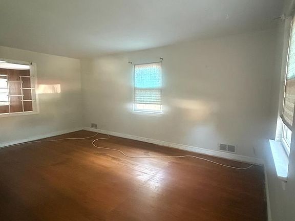 5th image of 2025 Powhatan Rd
