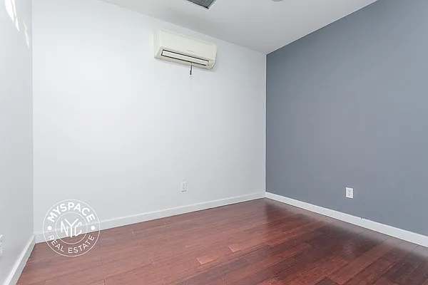 Rented by MySpaceNYC | media 23