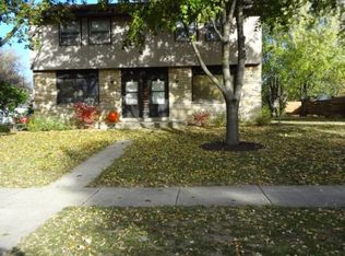 1823 Oakdale Dr, Waukesha, WI 53189