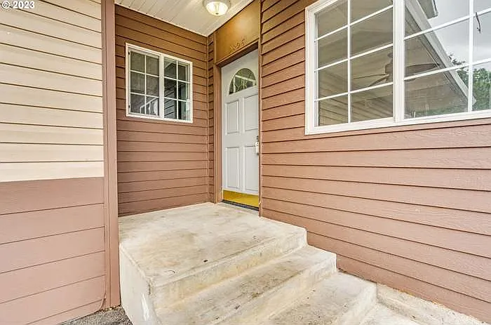 2825 Columbia Blvd — Photo 2