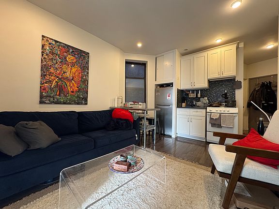 3rd image of 108 Stanton St APT 4B