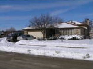 1240 Hanover St, Woodridge, IL 60517