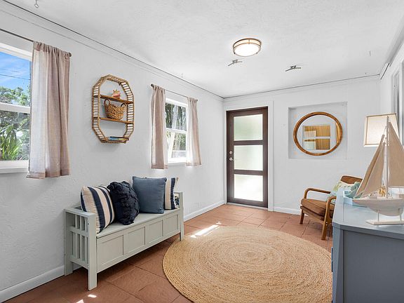 4th image of 10 Dolphin Rd