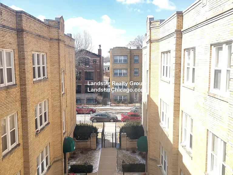 4045.5 N Mozart Ave #1E — Photo 4