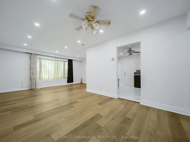 11 Gondola Cres — Photo 10