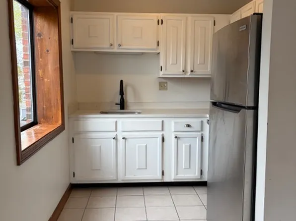 132 Dodge St APT 1, Beverly, MA 01915