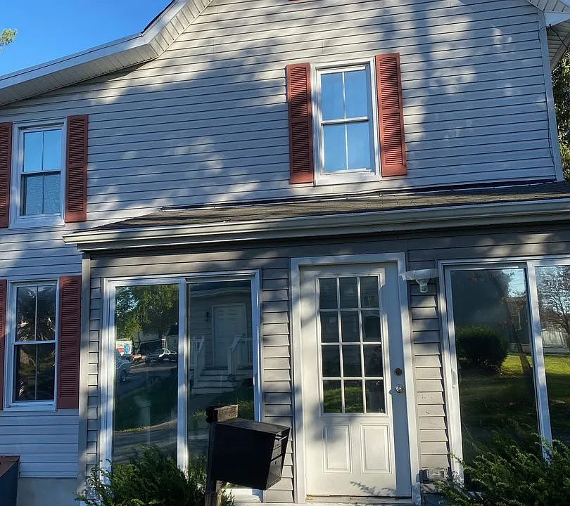 438 Main St #D