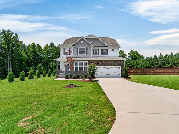 3rd image of 321 Lily Oak Dr