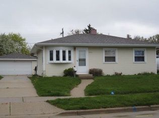 8566 16th Ave, Kenosha, WI 53143