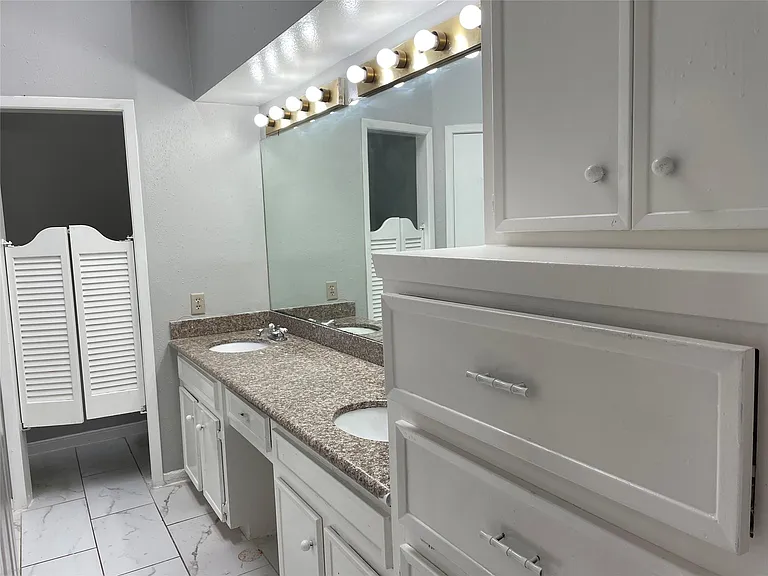 526 Meadow Knoll Dr — Photo 10