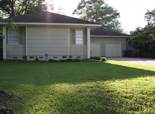 1074 Country Club Dr, Baton Rouge, LA 70806