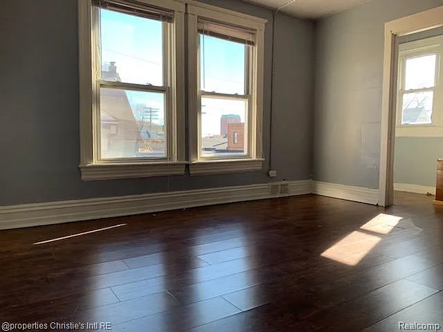 4207 4th St #7 — Photo 4