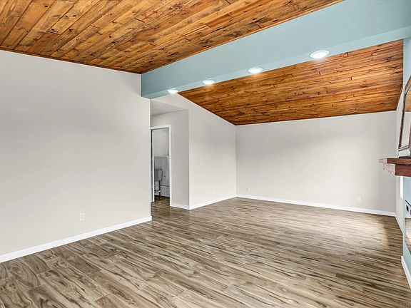 2nd image of 275 S Worthington St Space 123