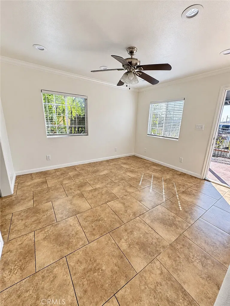 2 bed, 700 sqft, $2,500 — Photo 3