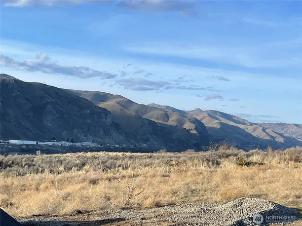 333 NW Deep River Court, East Wenatchee, WA 98802