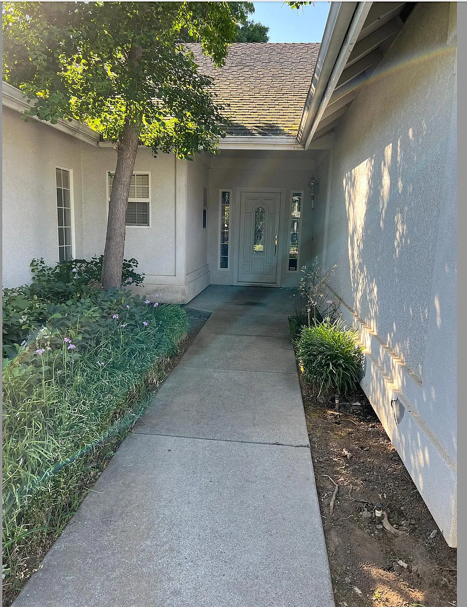Front Entry - 11 Stratford Way
