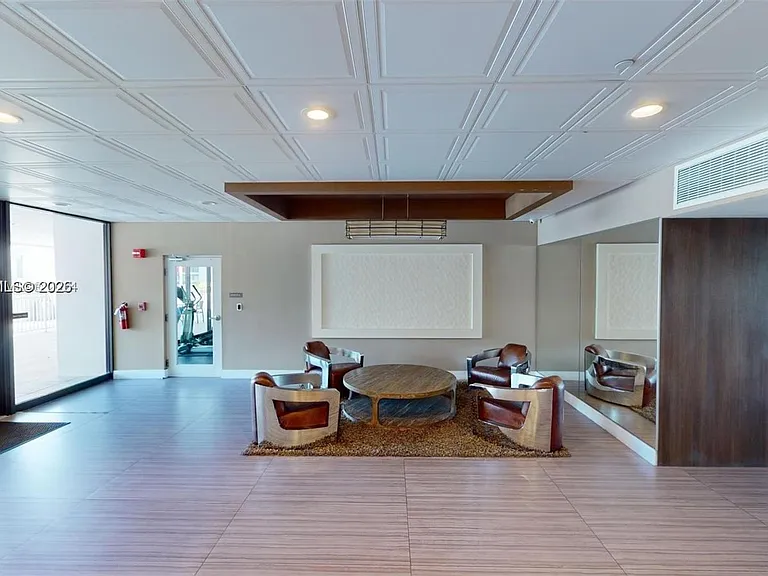 3625 N Country Club Dr #Penthouse 2 — Photo 33