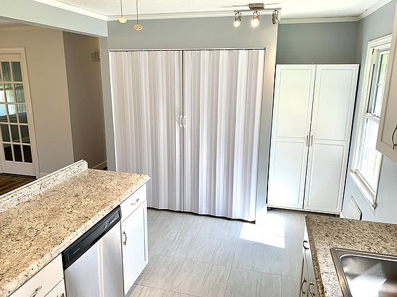 5th image of 307 Pine Shoal Dr