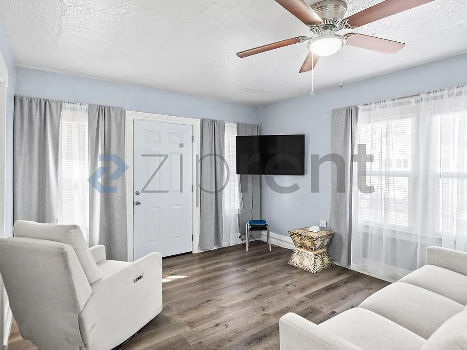5915 Avenal Ave #5915