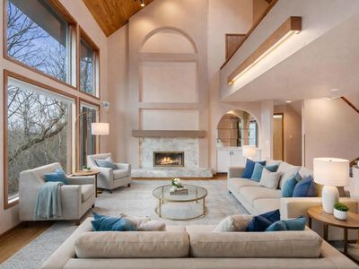 1249 North Lost Woods ROAD, Oconomowoc, WI, 53066