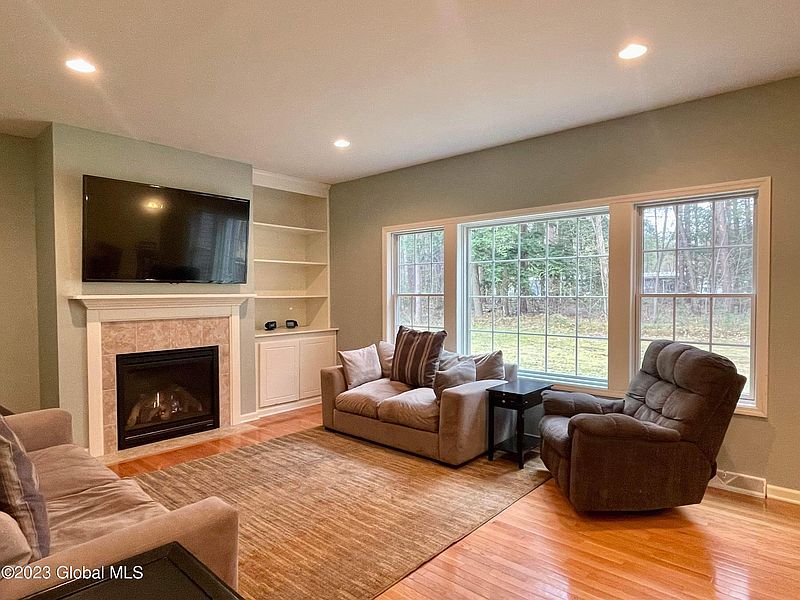4th image of 59 Woodscape Drive