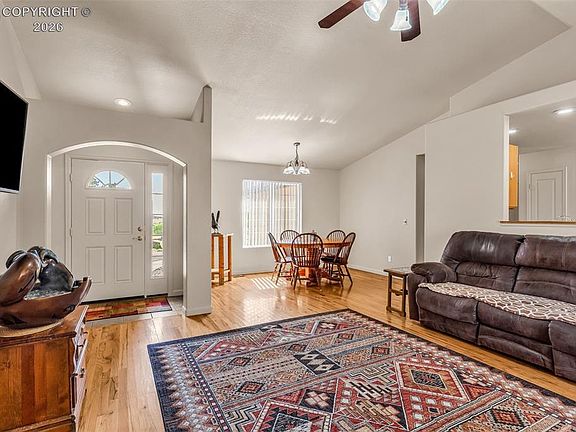5th image of 51 Wild Rose Dr