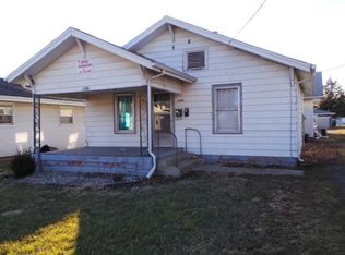 2008 12th St, Charleston, IL 61920