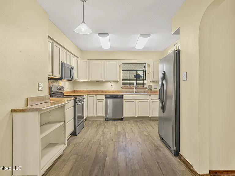 4409 Shadow Wood Cir — Photo 22