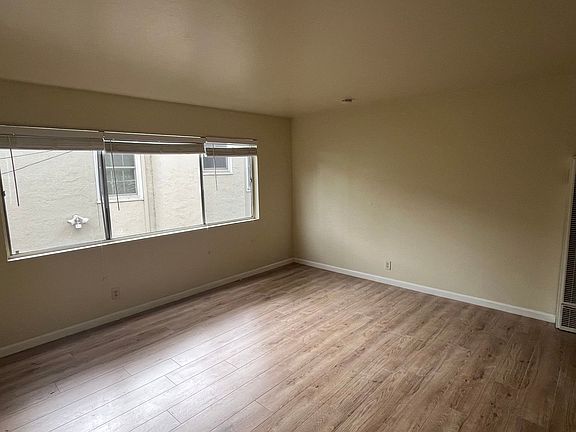 5th image of 411 Stannage Ave APT 1