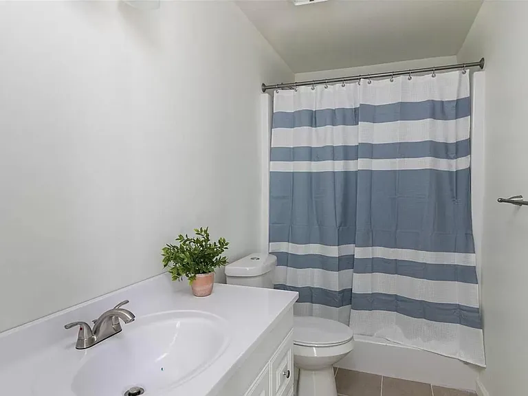 204 Dillon Dr — Photo 7