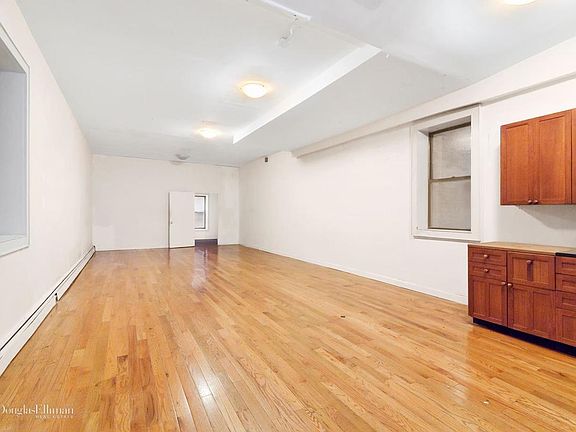 3rd image of 121 Ludlow St #2