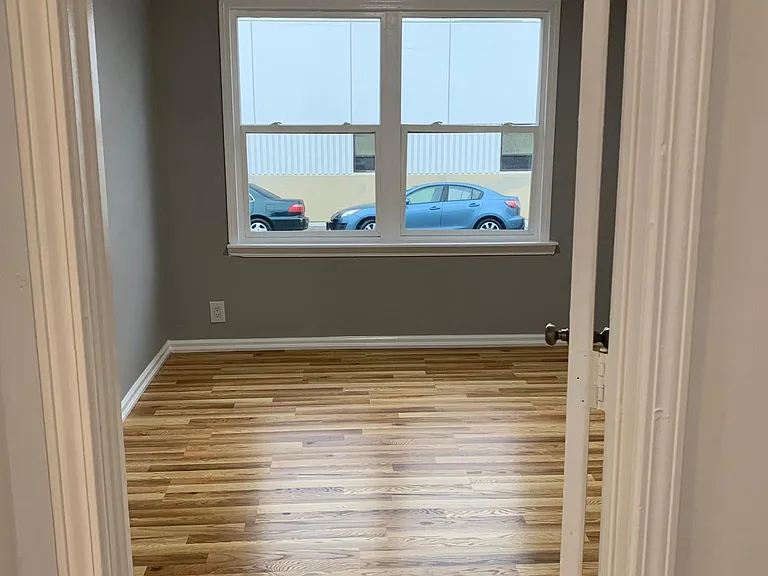1096 Montgomery Ave — Photo 17