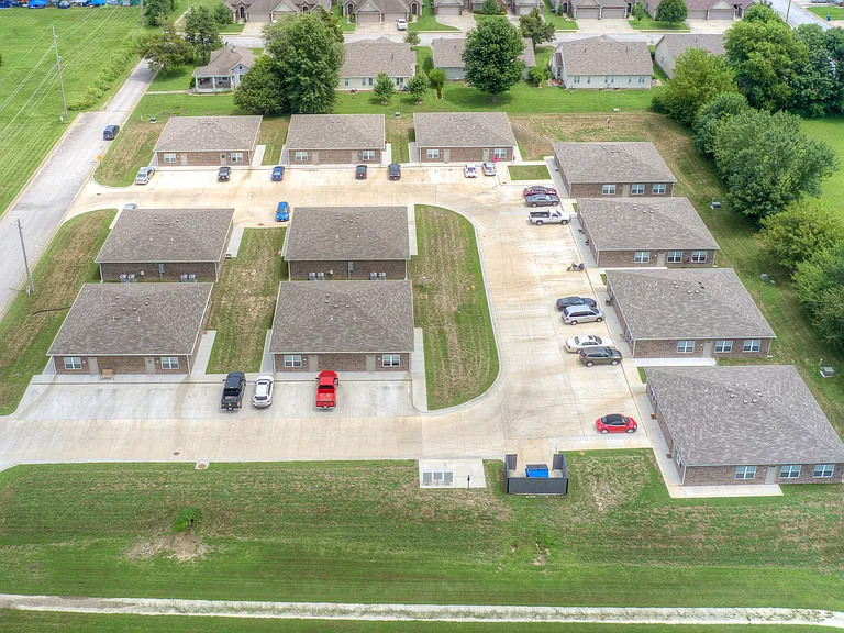 Elk Estates, Carthage, MO — Photo 14