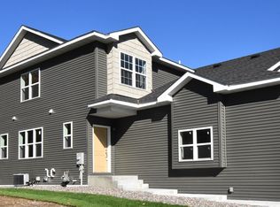 6060 Boulder Ridge Dr, Rockford, MN 55373