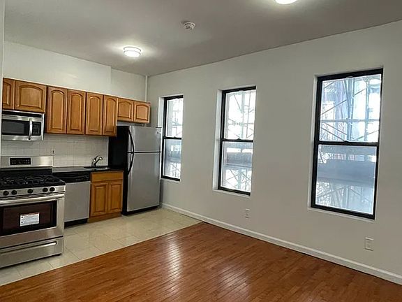 3rd image of 200 W 94th St APT 4W