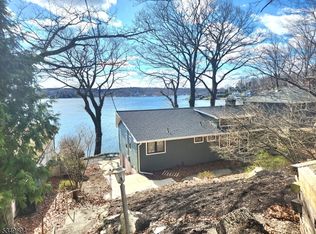 38 Ithanell Rd, Hopatcong, NJ 07843