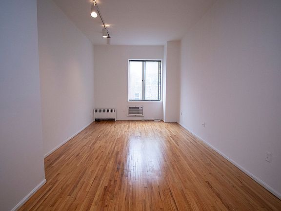 3rd image of 220 W 14th St #4B