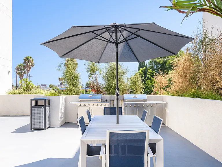 Sherman Way Luxury Apartment Homes — Photo 6