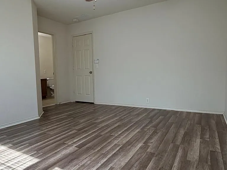 2205 Stoneleigh Pl — Photo 11