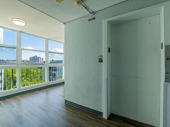 5th image of 1990 Marseille Dr APT 402