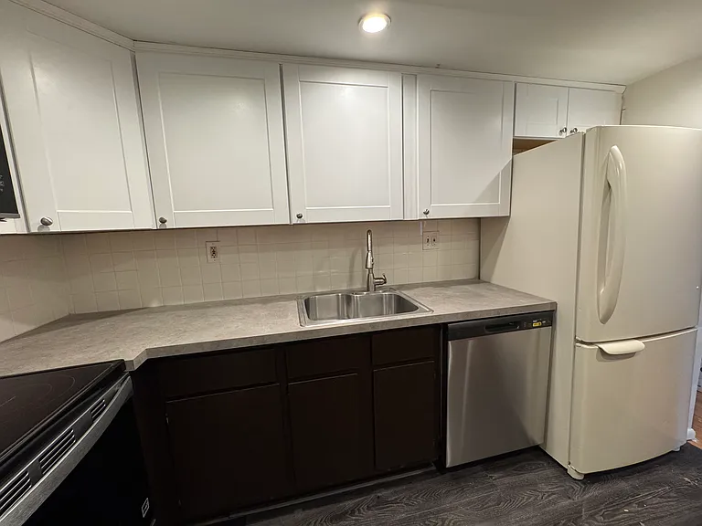 306 Summit House — Photo 11