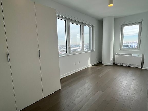 4th image of 2922 Northern Blvd #612A