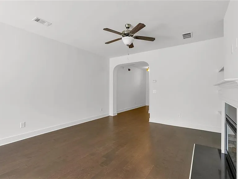 6433 Scudders Dr — Photo 7