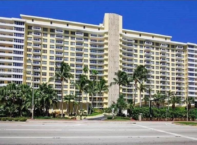 5600 Collins Ave #4U — Photo 1